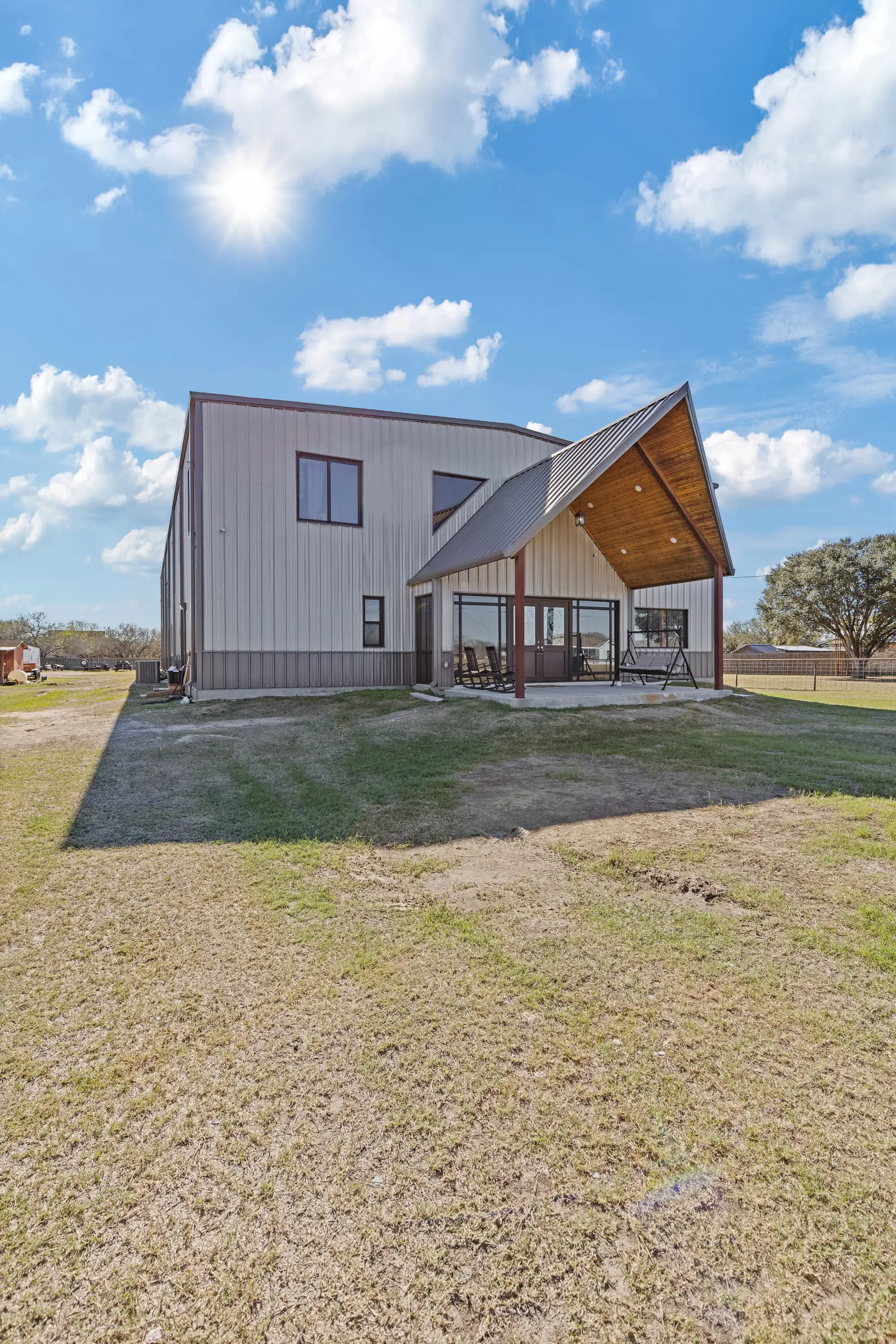 Side view of the porch and the vertical metal cladding