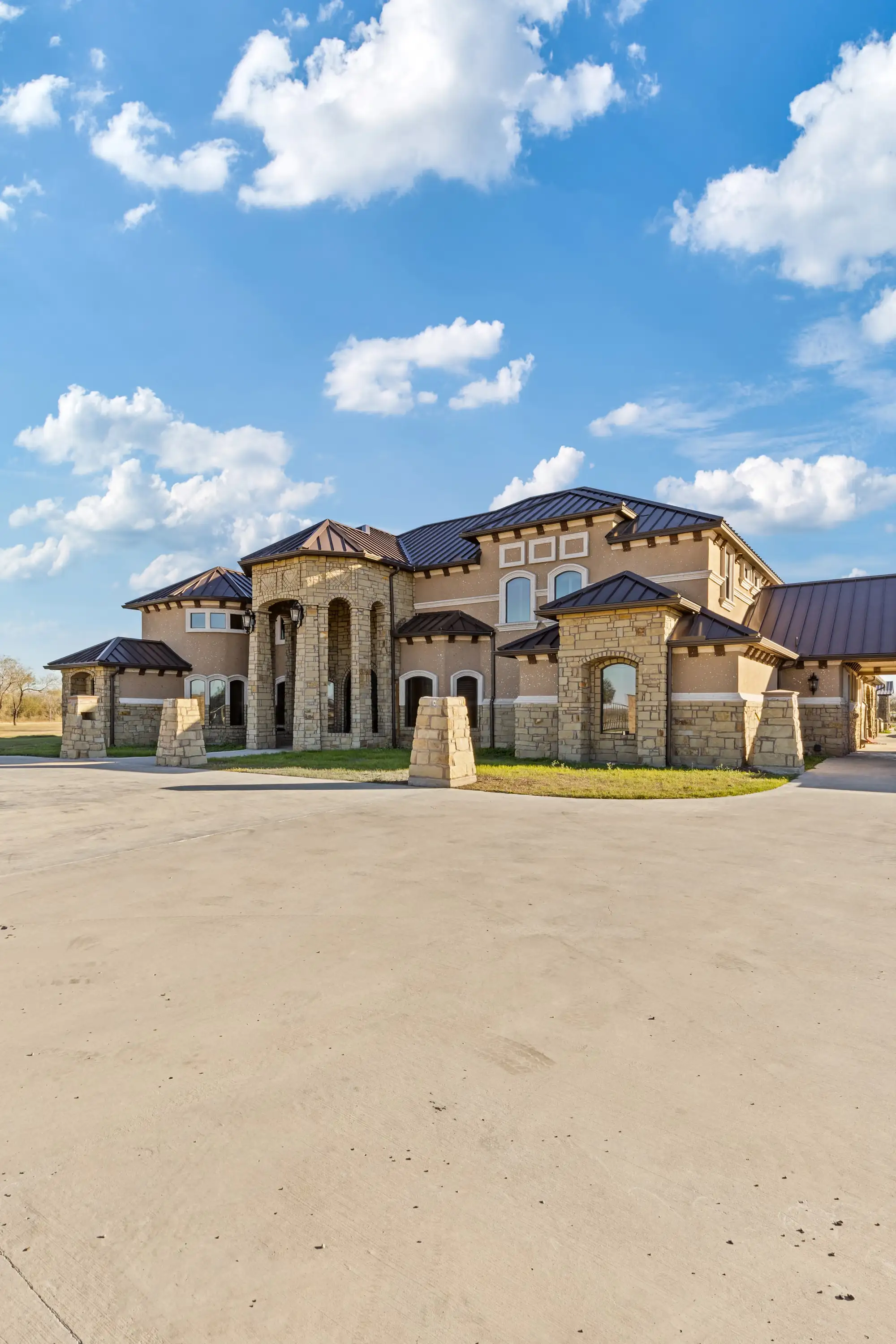 Wide view of the property with the main house and outbuildings